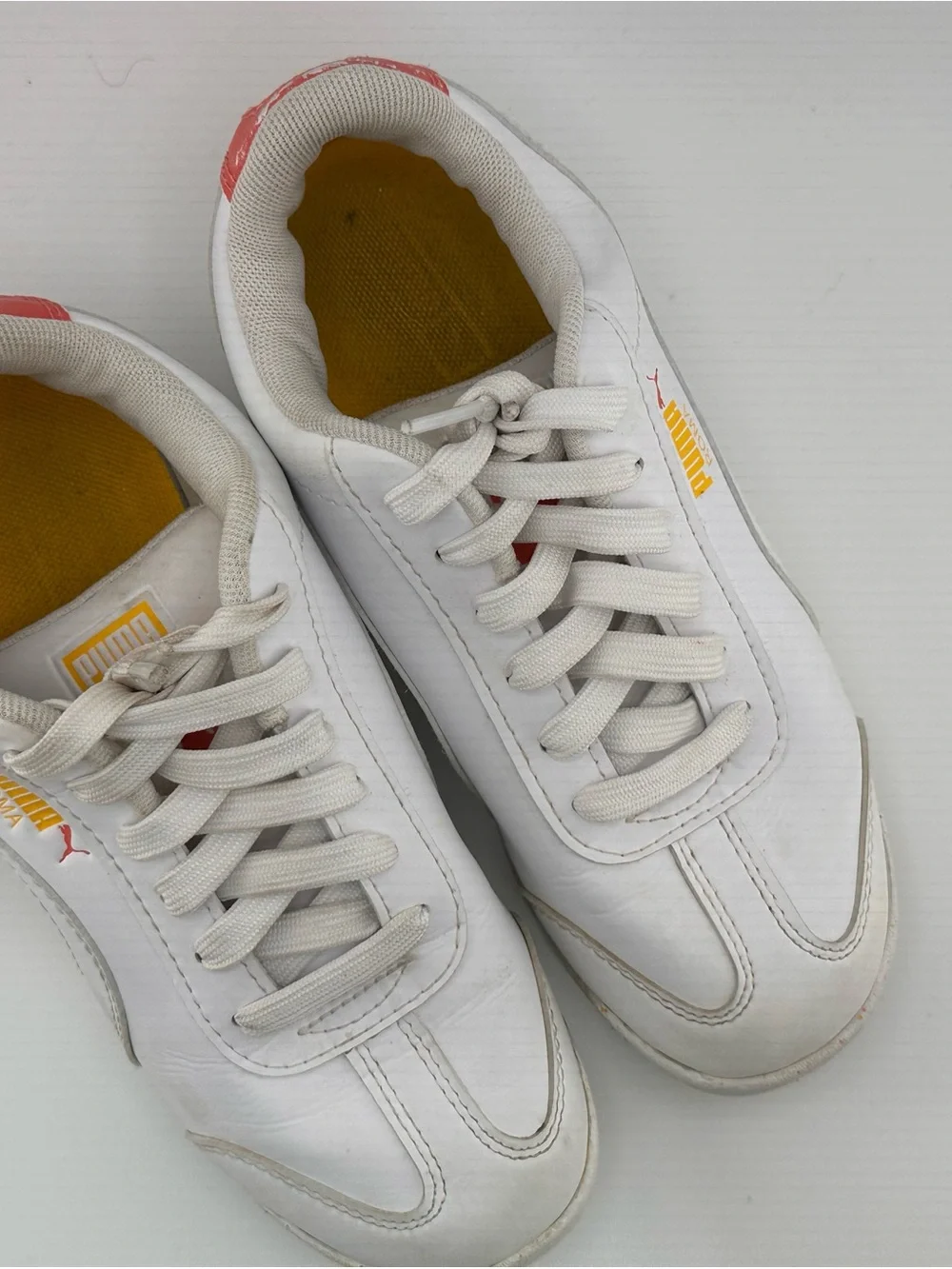 Puma Kids White Low-Top Sneakers with Gold Logo and Speckled Sole